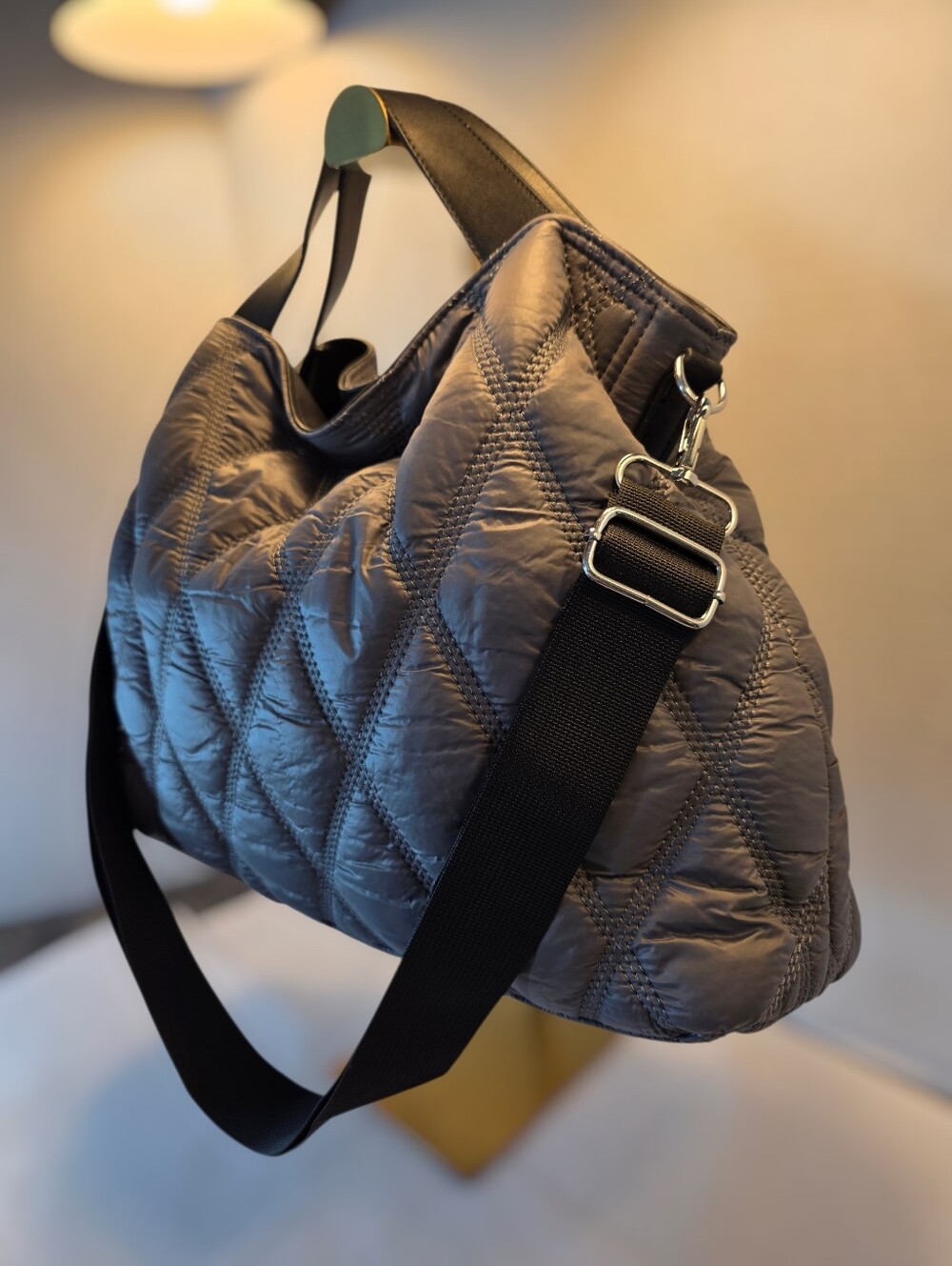 Pillowy Textured Puffer Tote Style Bag with Shoulder Strap  NWT - Picture 2 of 8